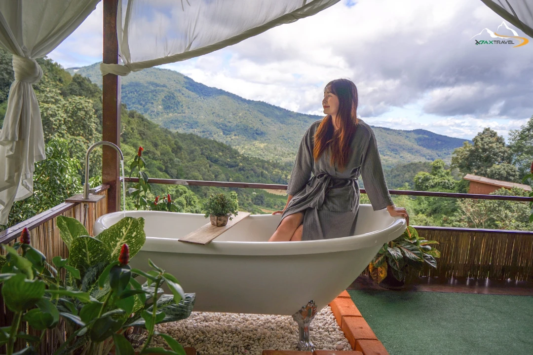 XPAXTravel-HubkhaosawanHomestay-Chiangmai-Homestay-ห้องพักเชียงใหม่อ่างน้ำชมวิว ที่ หุบเขาสวรรค์ โฮมสเตย์ เชียงใหม่ | Outdoor bathtub at Hub khao sa wan Homestay Chiang Mai - ฟินกับการแช่น้ำท่ามกลางภูเขา | relaxing soak with mountain view