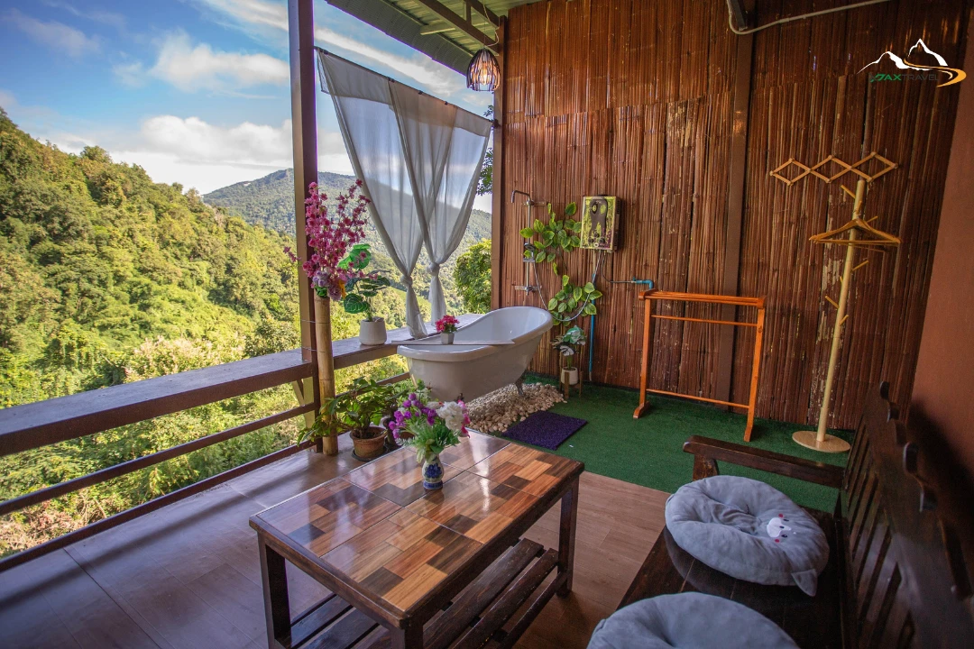 XPAXTravel-HubkhaosawanHomestay-Chiangmai-Homestay-ห้องพักเชียงใหม่อ่างน้ำชมวิว ที่ หุบเขาสวรรค์ โฮมสเตย์ เชียงใหม่ | Outdoor bathtub at Hub khao sa wan Homestay Chiang Mai - ฟินกับการแช่น้ำท่ามกลางภูเขา | relaxing soak with mountain view