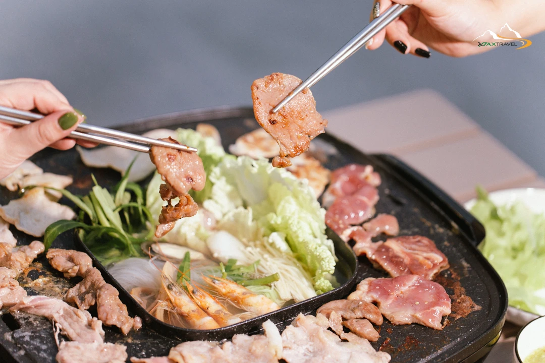 เซตหมูกระทะพรีเมียมบนยอดเขาที่ The SkyLom Villa พูลวิลล่าเขาค้อ บรรยากาศปาร์ตี้ริมสระสุดส่วนตัว